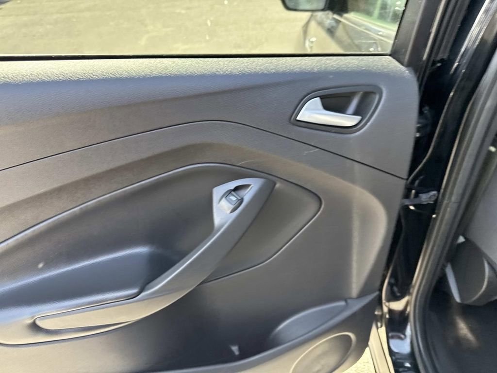 Certified 2018 Ford Escape SE image 11