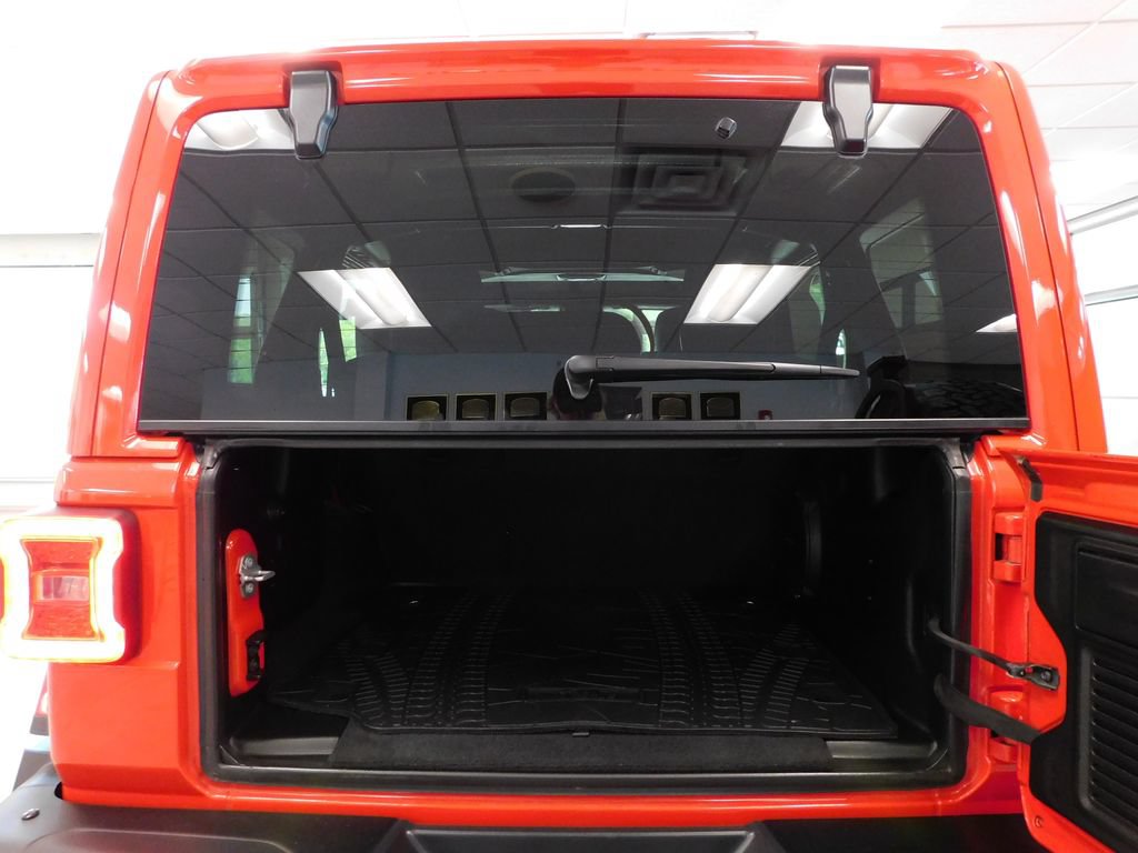 Used 2020 Jeep Wrangler Unlimited Rubicon w/ Dual Top Group AWD/4WD image 37