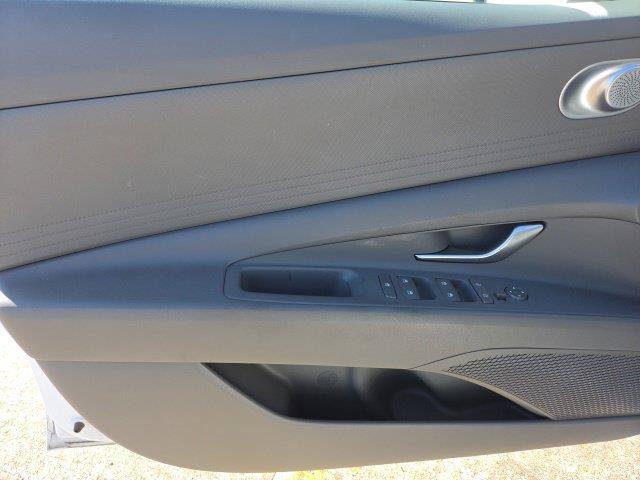 Used 2024 Hyundai Elantra Blue FWD image 32