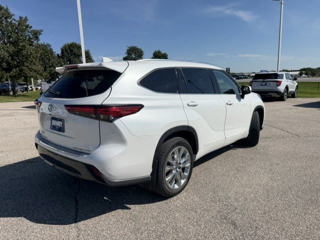 Used 2022 Toyota Highlander Limited AWD/4WD image 9