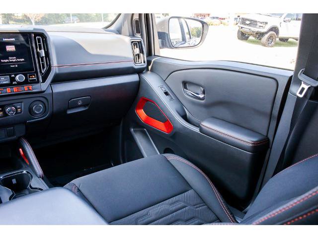 Used 2025 Nissan Frontier PRO-4X AWD/4WD image 14