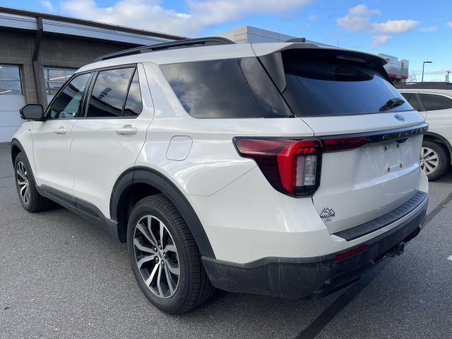 Certified 2025 Ford Explorer ST-Line AWD/4WD image 5