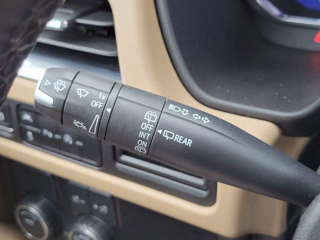 Used 2024 Chevrolet Suburban Premier image 29