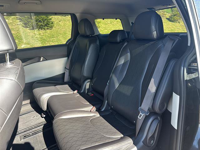 Used 2022 Kia Carnival EX FWD image 16