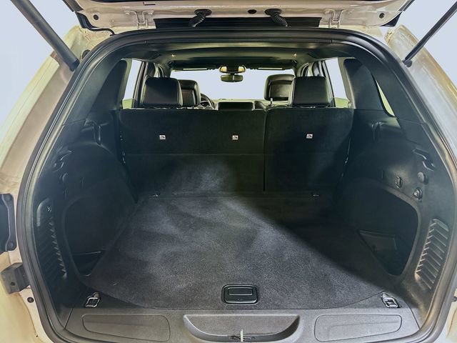Used 2019 Jeep Grand Cherokee Altitude image 11