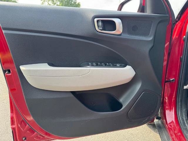 Used 2021 Hyundai Venue SEL w/ Cargo Package FWD image 13