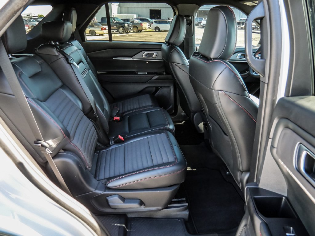 Certified 2025 Ford Explorer ST-Line RWD image 21