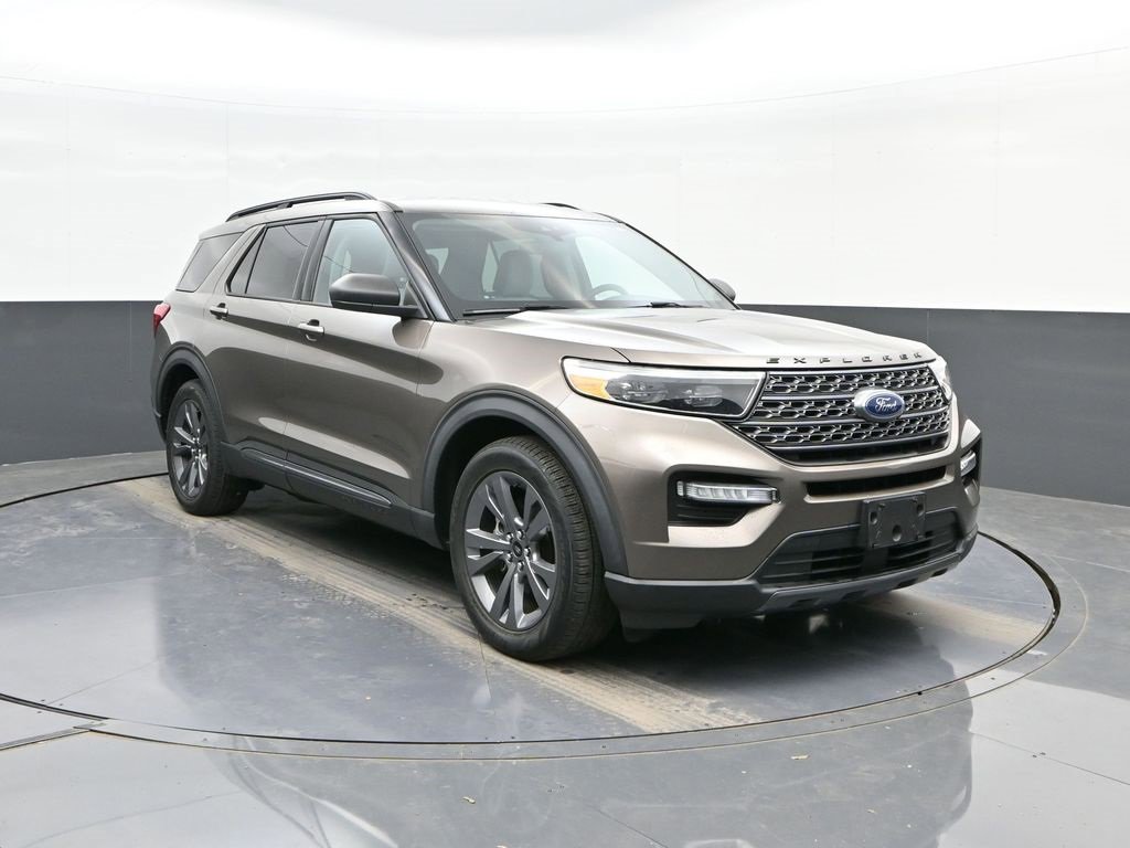 Certified 2021 Ford Explorer XLT w/ Equipment Group 202A image 18