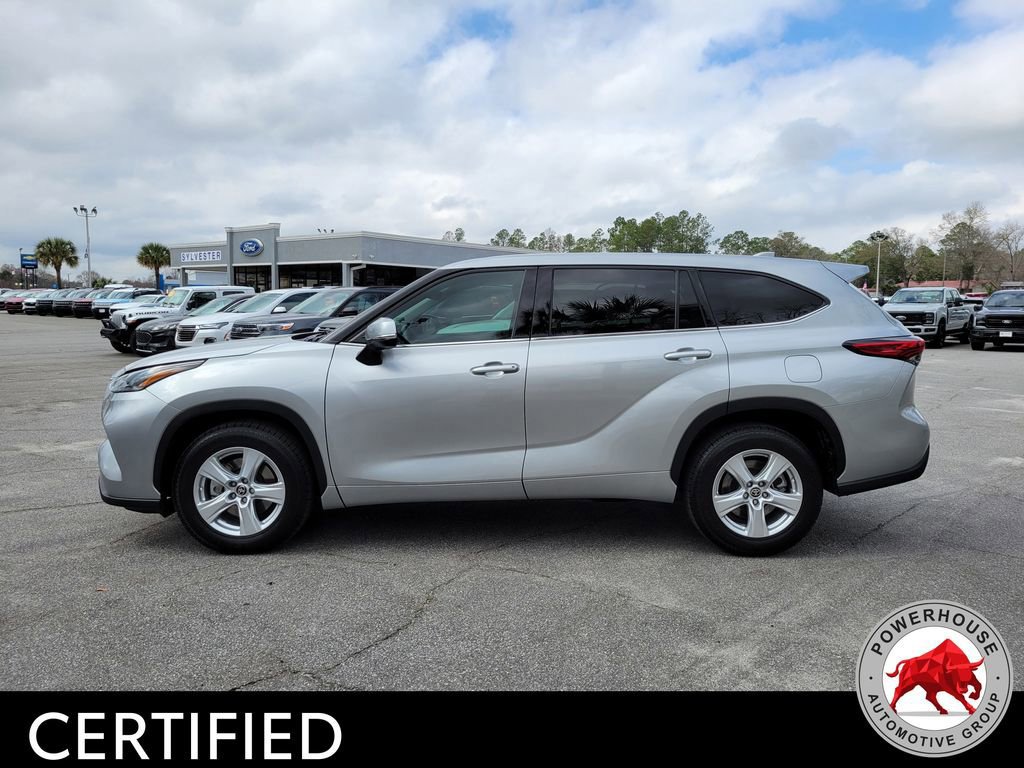 Used 2021 Toyota Highlander LE image 2
