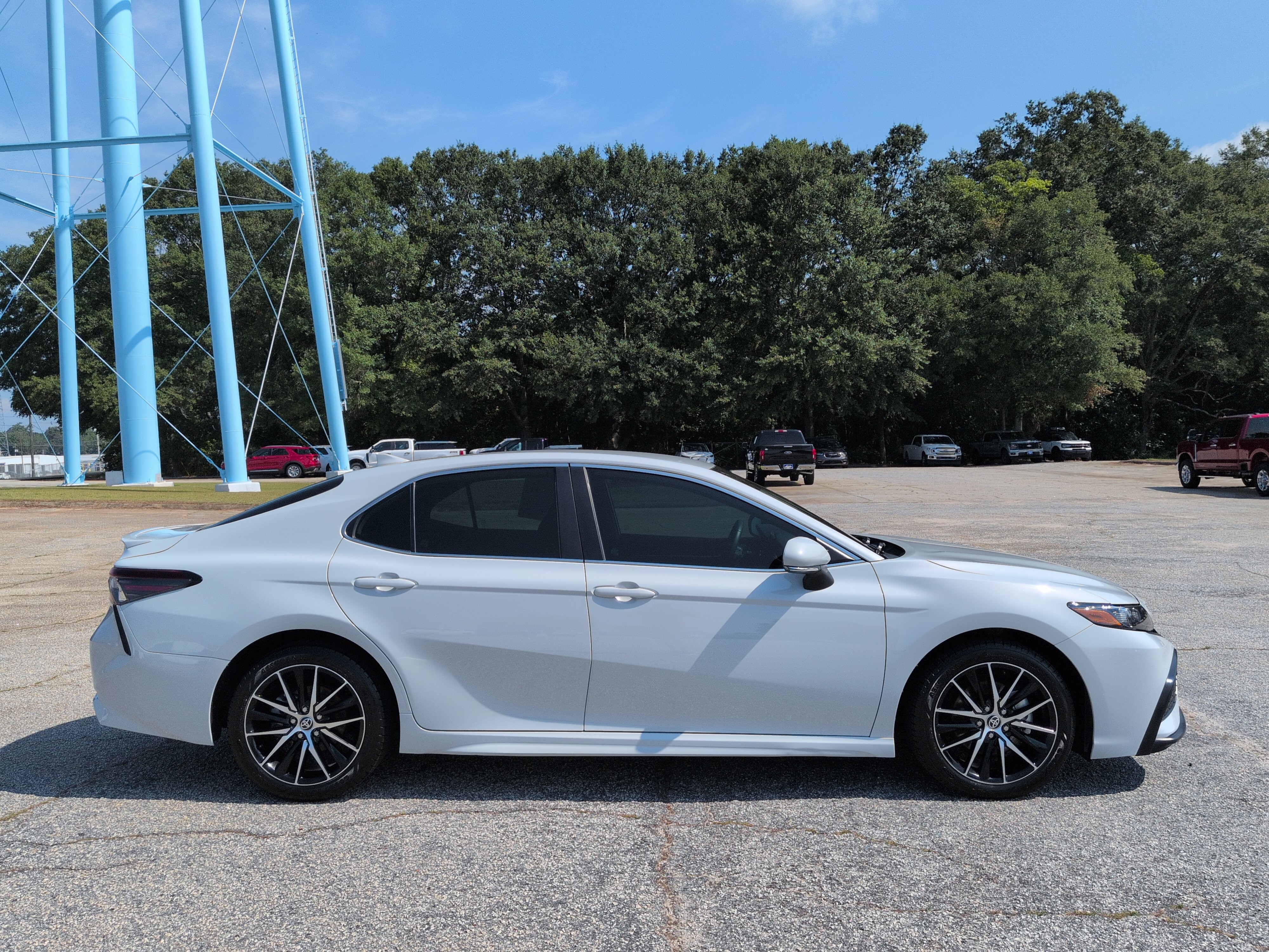 Used 2023 Toyota Camry SE FWD video 2