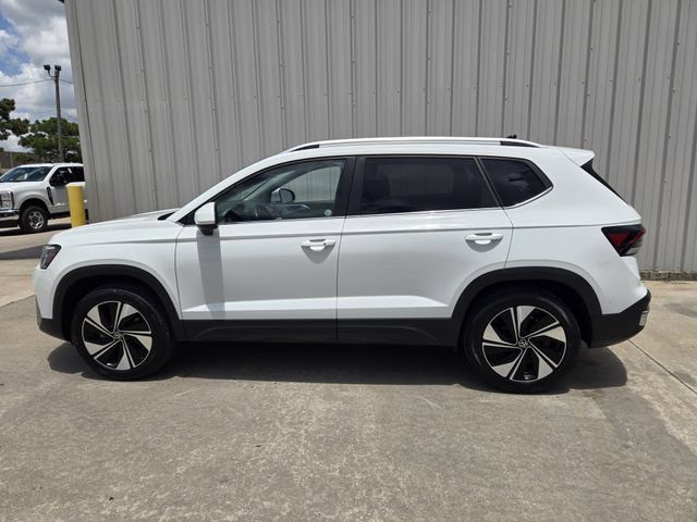 Used 2025 Volkswagen Taos SE AWD/4WD image 6