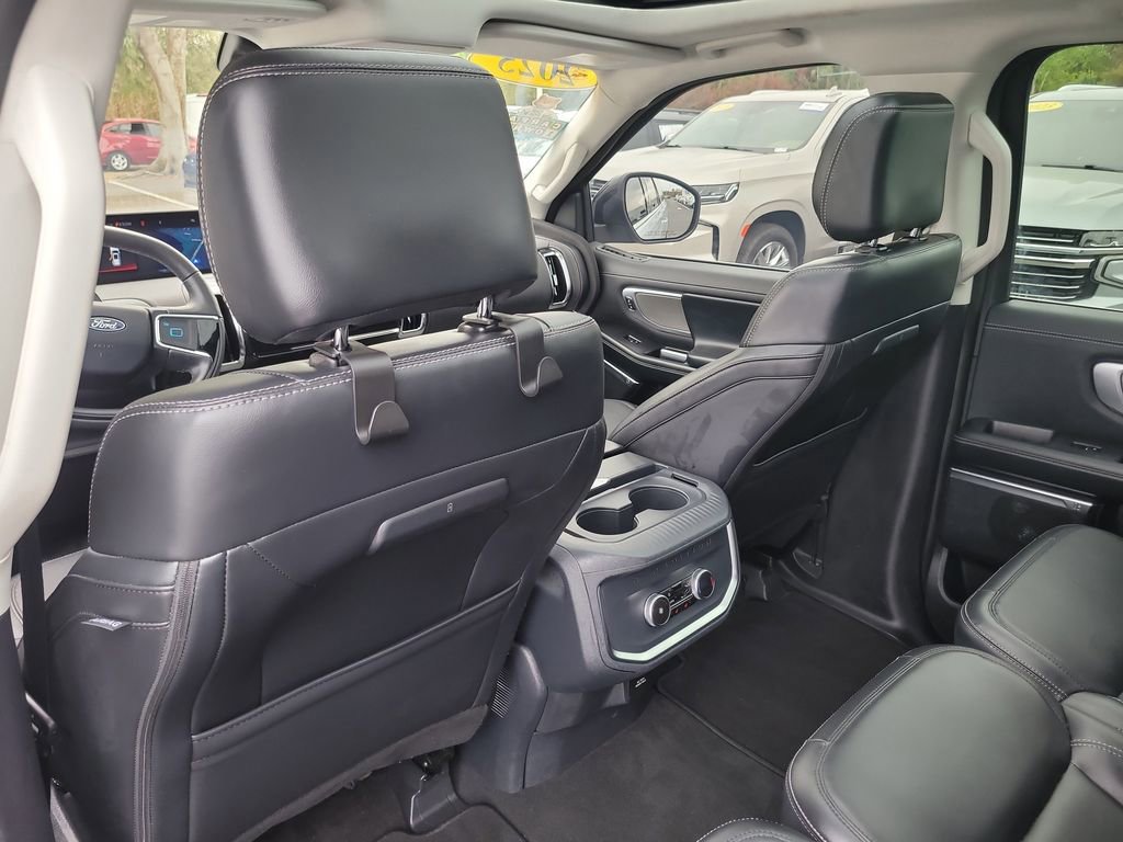 Certified 2025 Ford Expedition Max Platinum image 13