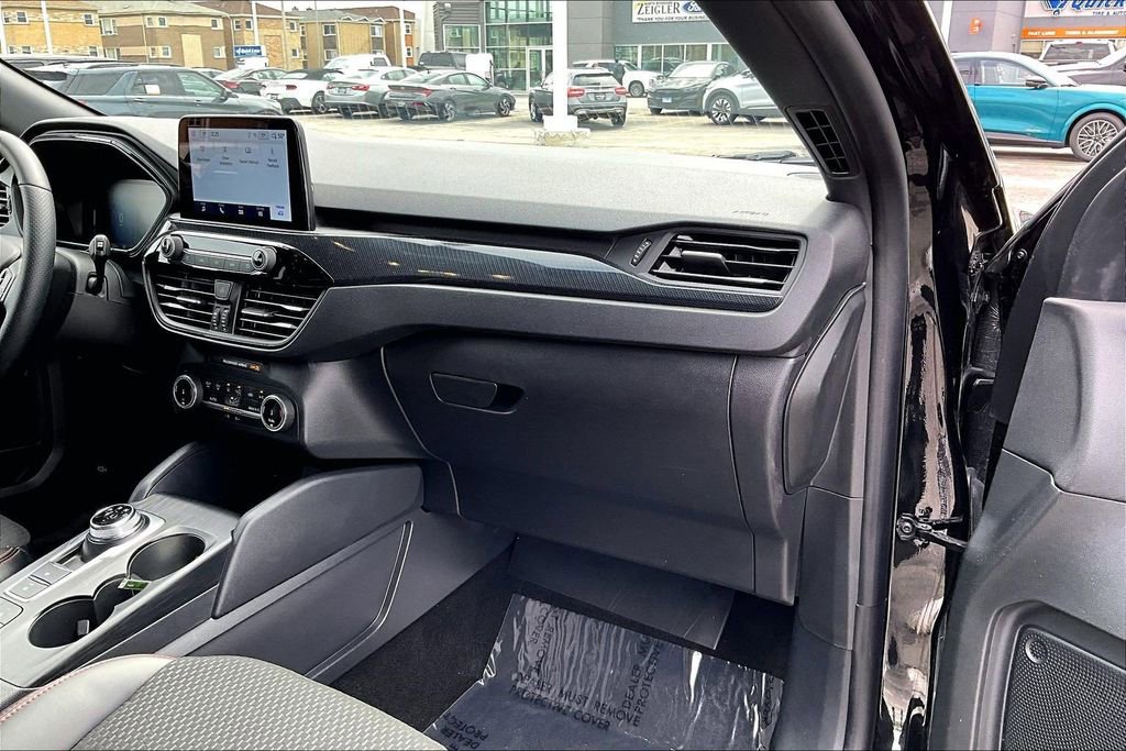 Certified 2025 Ford Escape ST-Line AWD/4WD image 15