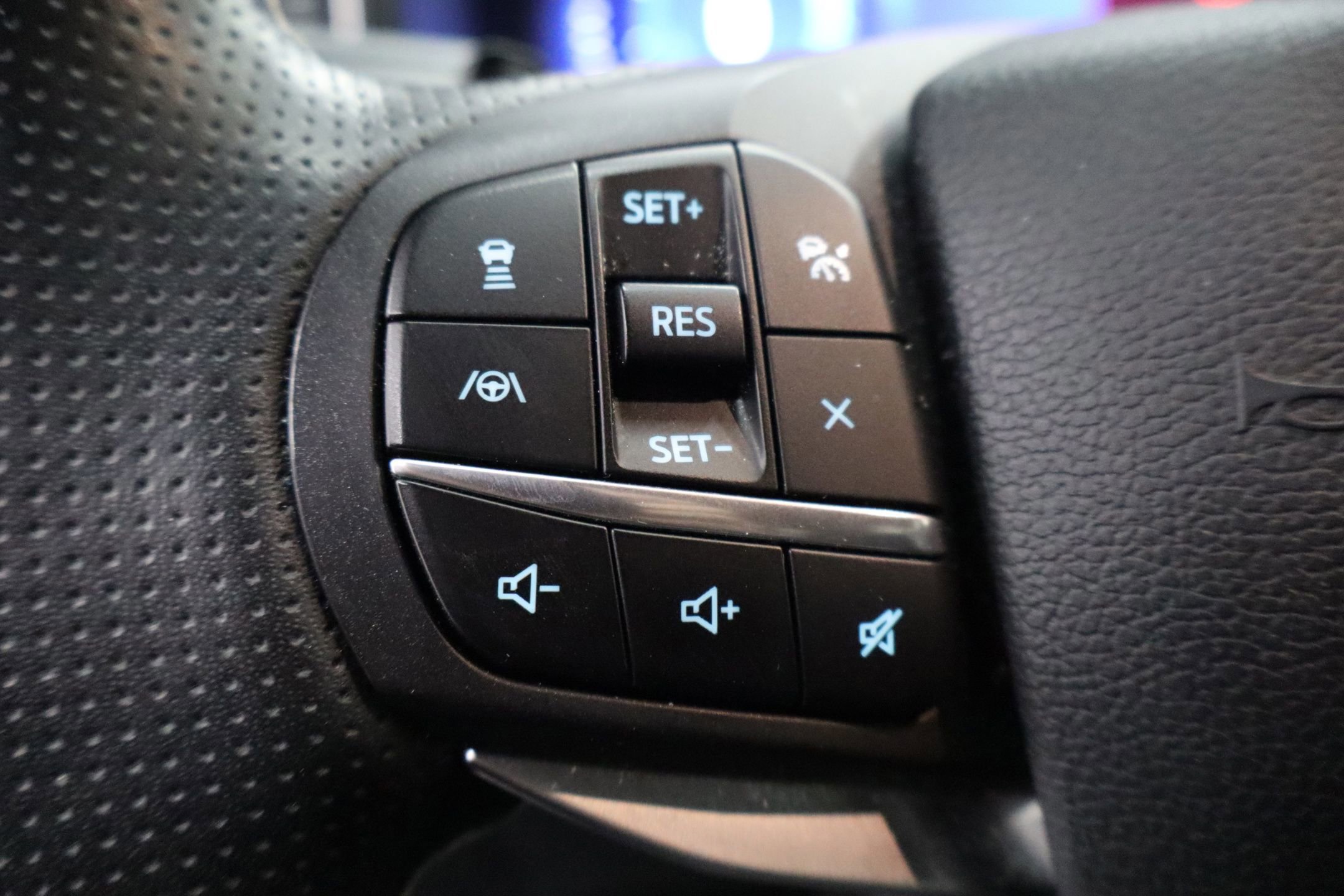 Certified 2020 Ford Explorer ST w/ Premium Technology Package image 22