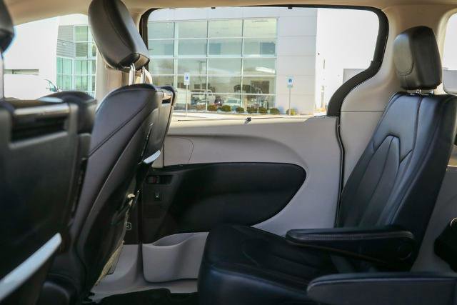 Used 2018 Chrysler Pacifica Touring-L Plus w/ Tire & Wheel Group image 20