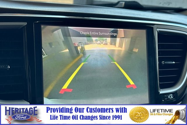 Used 2023 Chrysler Pacifica Touring-L image 20