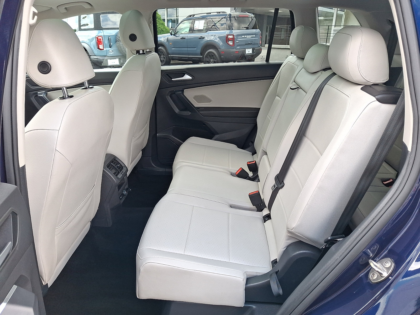 Used 2021 Volkswagen Tiguan SE w/ Panoramic Sunroof Package AWD/4WD image 11