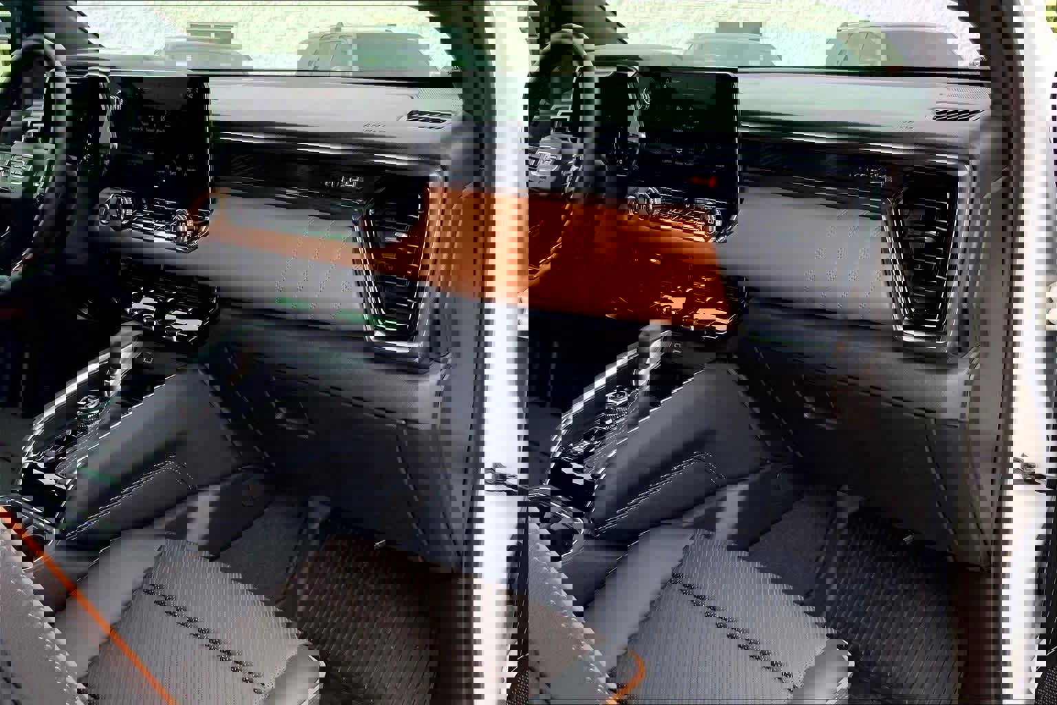 Used 2024 GMC Canyon AT4 w/ AT4 Premium Package image 23