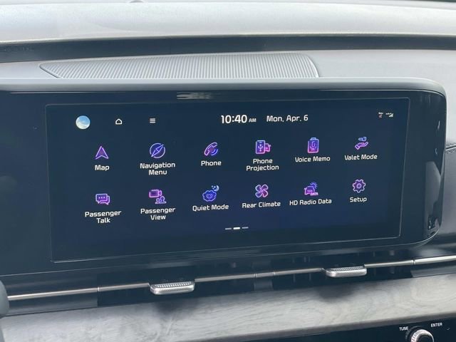 Used 2024 Kia Carnival EX image 11