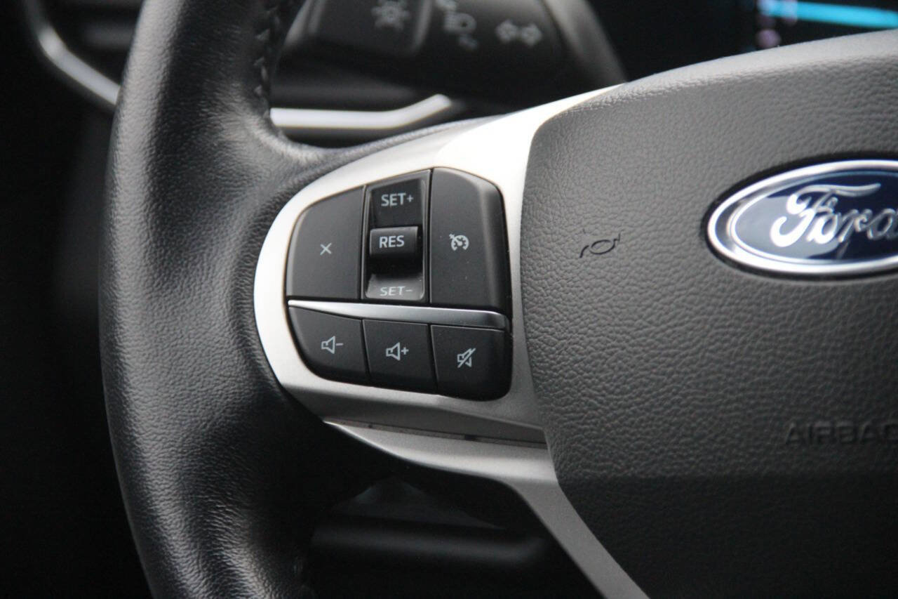 Certified 2022 Ford Explorer XLT w/ Equipment Group 202A image 17