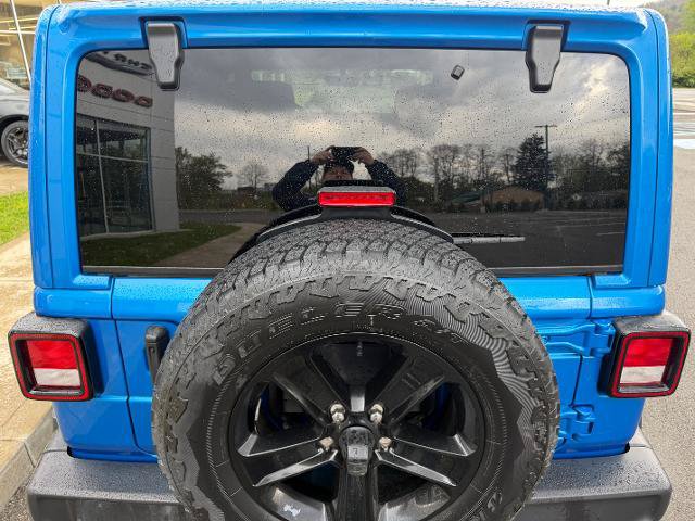 Used 2023 Jeep Wrangler Unlimited Sahara AWD/4WD image 6