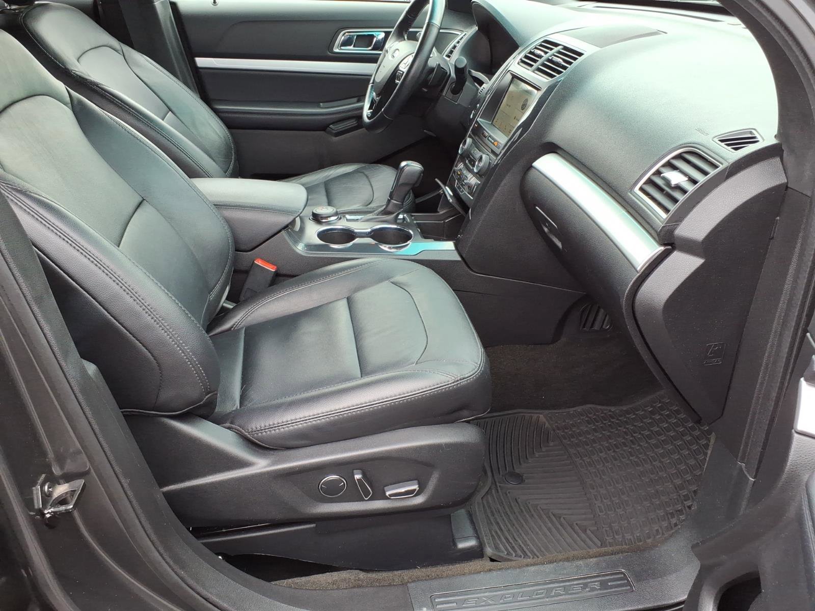 Certified 2017 Ford Explorer XLT w/ Equipment Group 202A image 9