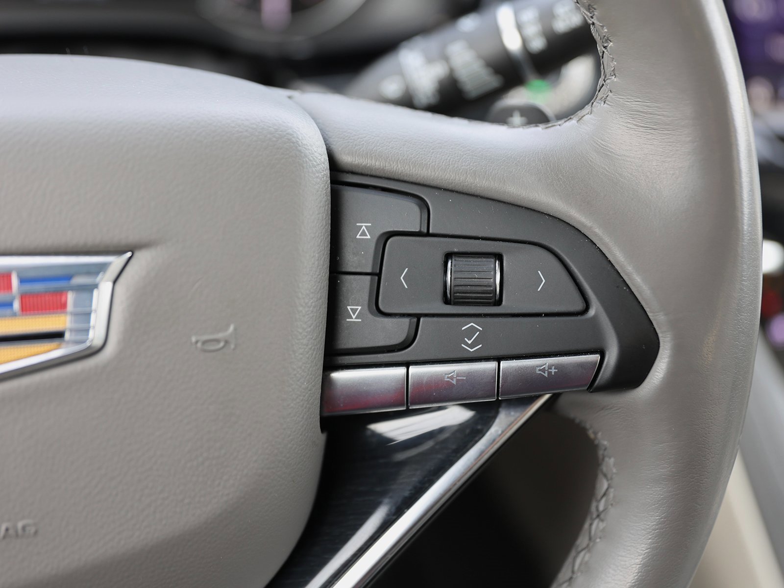 Used 2024 Cadillac XT6 Premium Luxury image 43