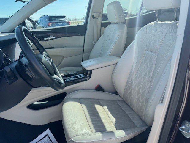 Used 2023 Buick Envision Avenir image 13