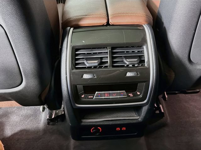 Used 2024 BMW X7 xDrive40i AWD/4WD image 31