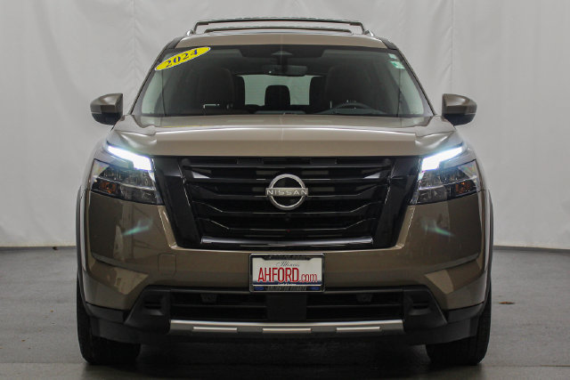 Used 2024 Nissan Pathfinder Platinum w/ Lighting Package (N93) AWD/4WD image 3