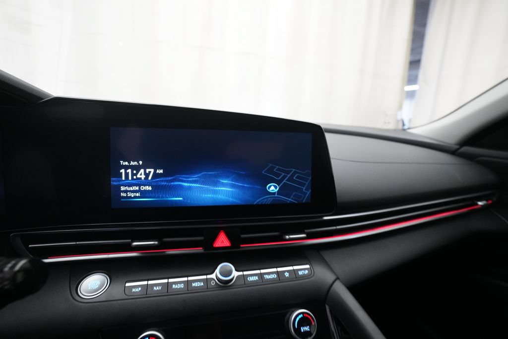 Used 2025 Hyundai Elantra Limited FWD image 6