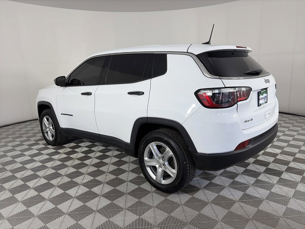 Used 2023 Jeep Compass Sport image 3