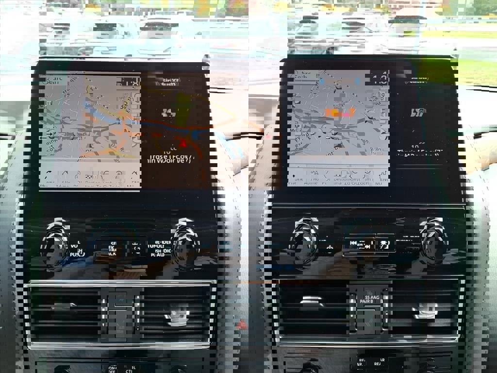 Used 2024 Nissan Armada SL w/ Captain's Chairs Package image 15