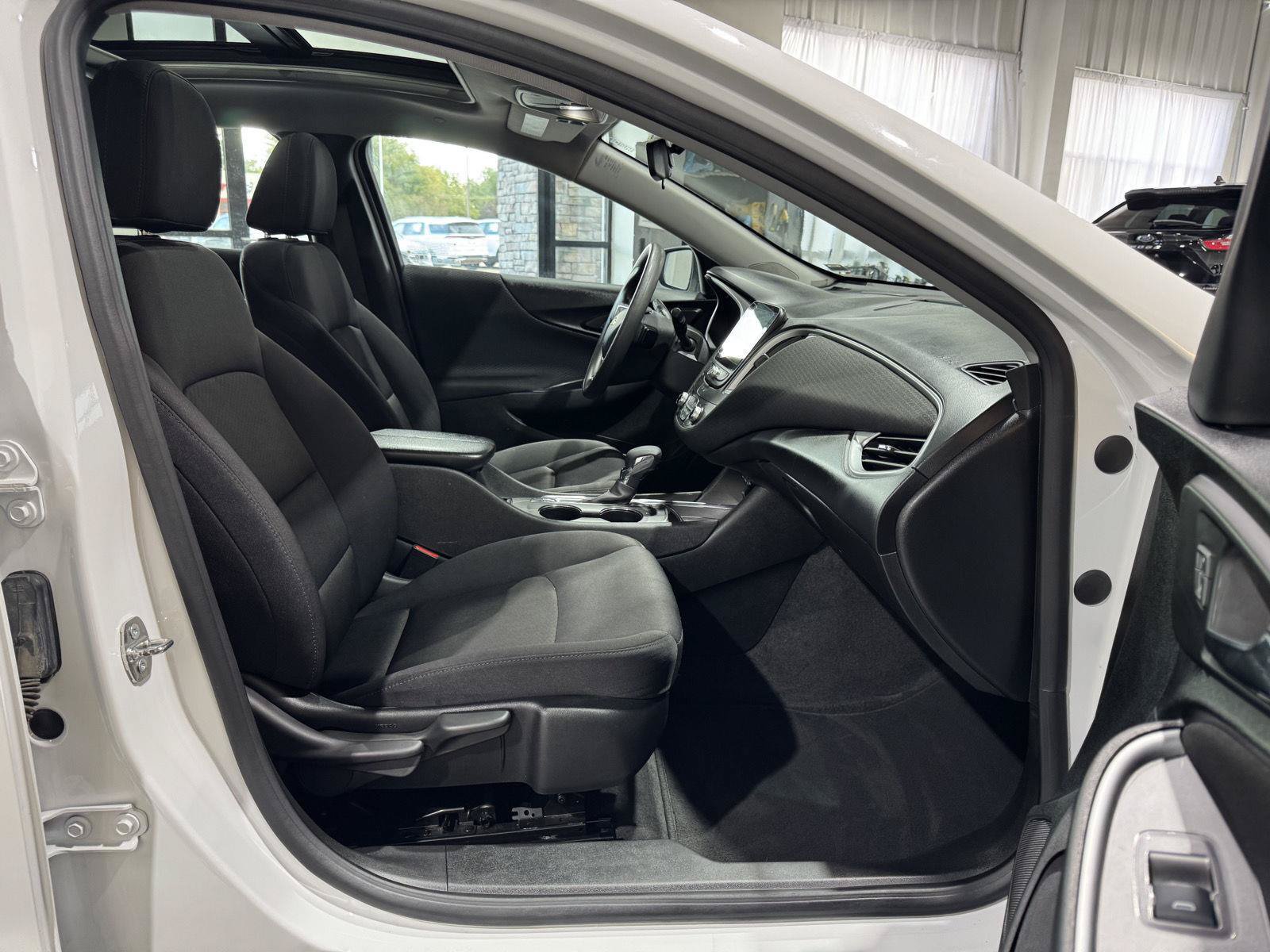 Used 2024 Chevrolet Malibu LT FWD image 23