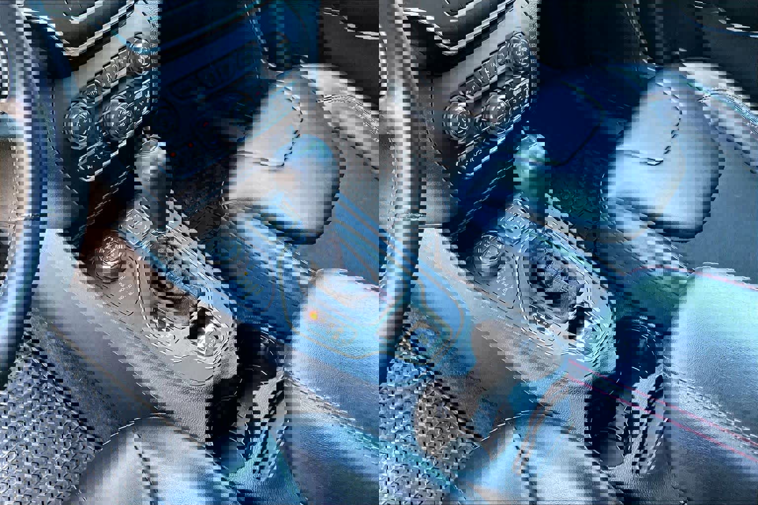 Used 2019 Jeep Cherokee Trailhawk w/ Comfort/Convenience Group AWD/4WD image 19