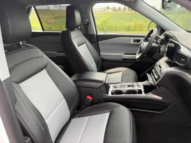 Certified 2024 Ford Explorer XLT w/ Equipment Group 202A AWD/4WD image 9