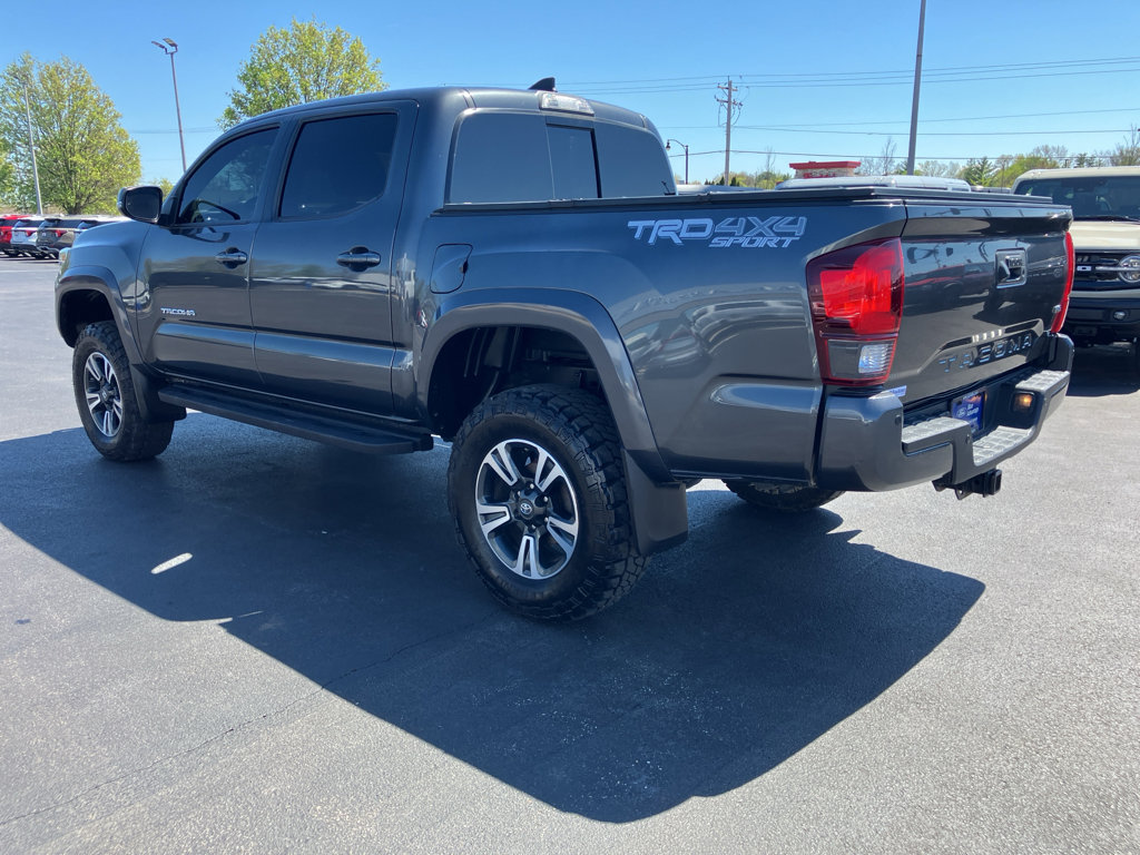 Used 2018 Toyota Tacoma TRD Sport image 4