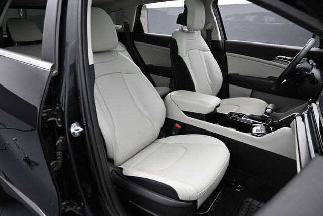 Used 2025 Kia Sportage EX w/ Premium Package FWD image 29