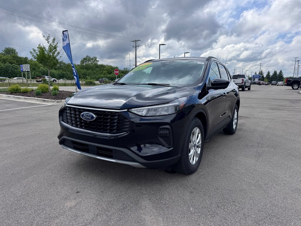 Certified 2023 Ford Escape Active w/ Tech Pack #2 AWD/4WD image 2