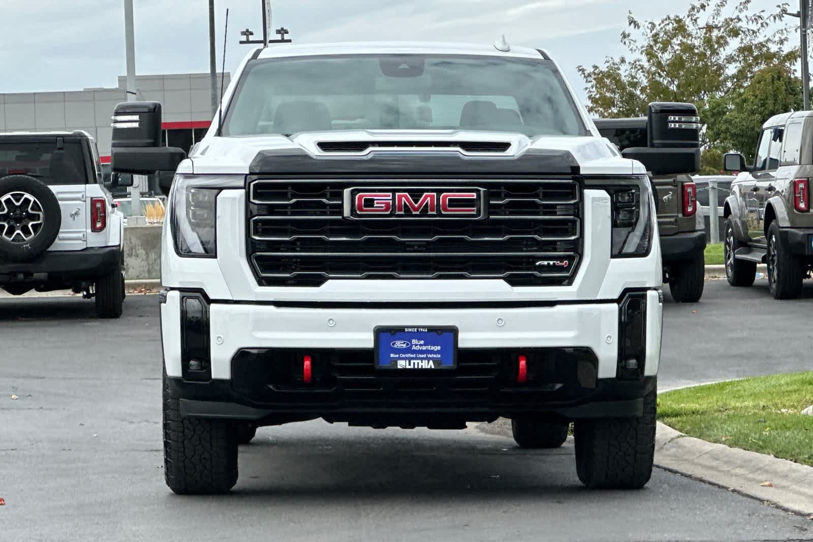 Used 2025 GMC Sierra 2500 AT4 AWD/4WD image 10