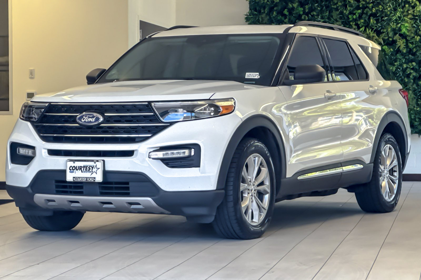 Certified 2020 Ford Explorer XLT w/ Equipment Group 202A AWD/4WD image 8