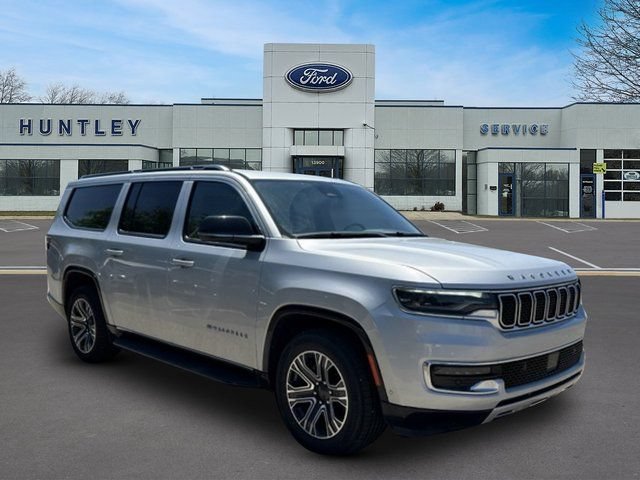 Used 2024 Jeep Wagoneer L Series II w/ Flexible Seating Group AWD/4WD image 4