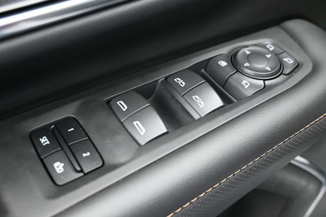 Used 2023 GMC Yukon AT4 w/ Technology Package AWD/4WD image 13