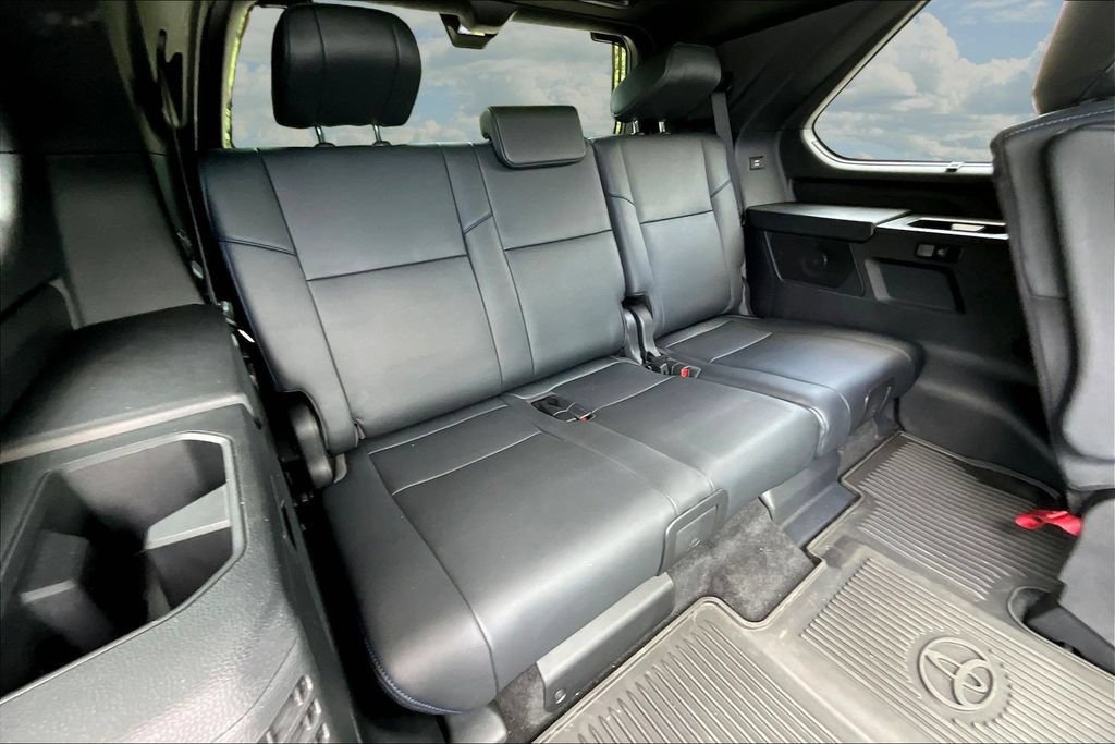 Used 2025 Toyota Sequoia Platinum AWD/4WD image 28