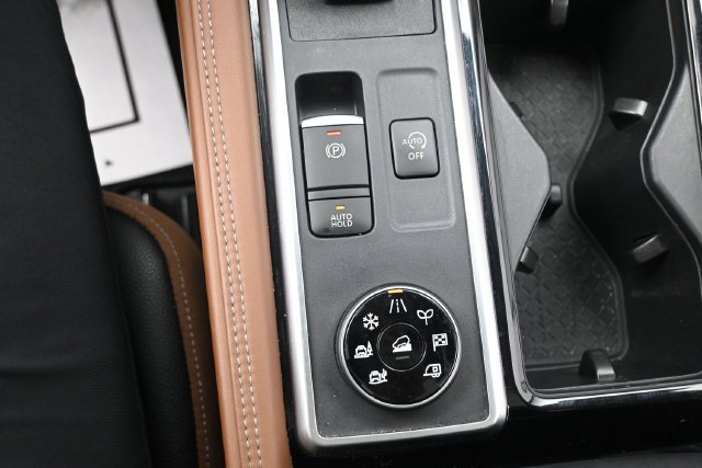 Used 2024 Nissan Pathfinder Platinum AWD/4WD image 14
