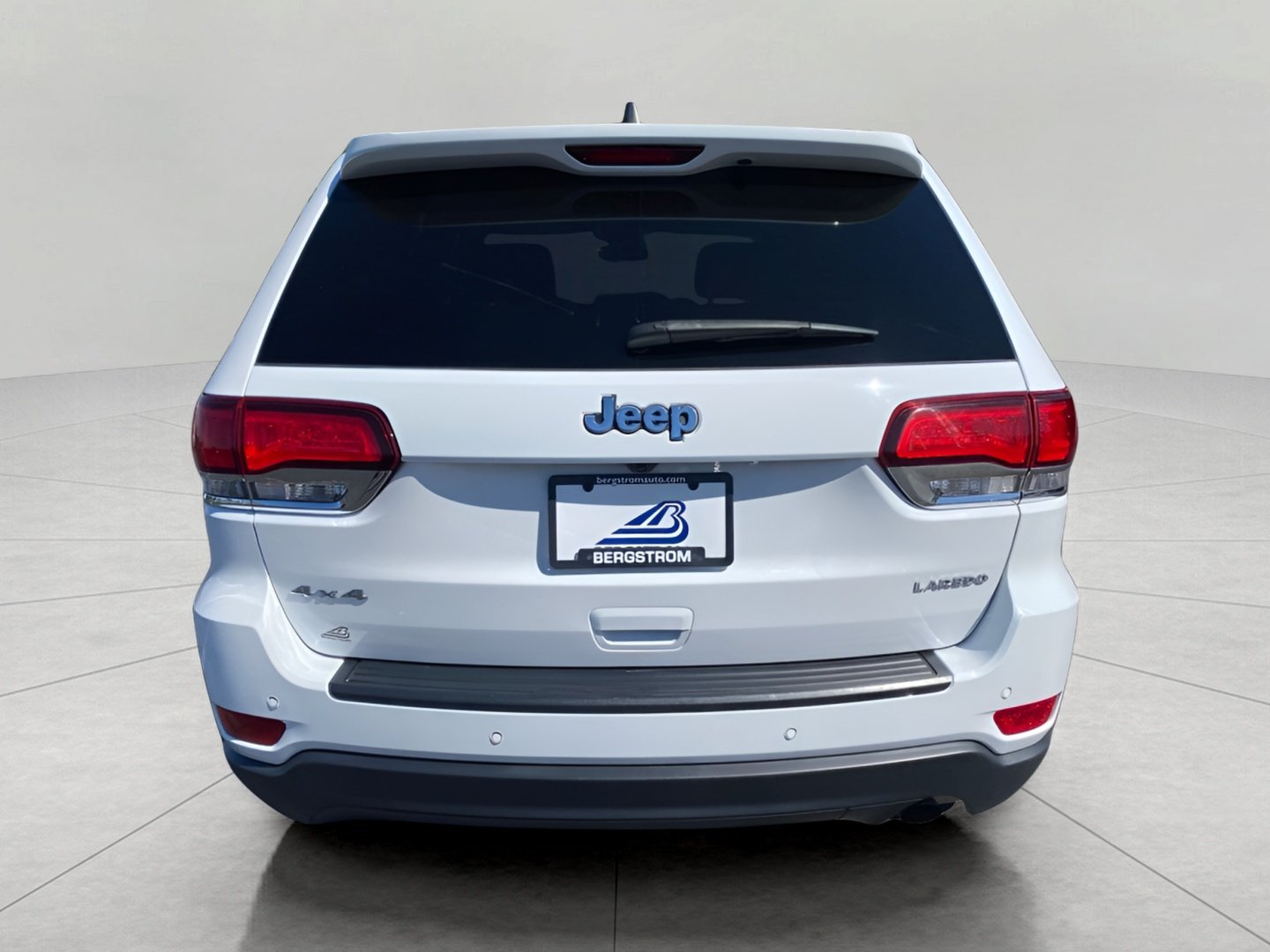 Used 2021 Jeep Grand Cherokee Laredo AWD/4WD image 27