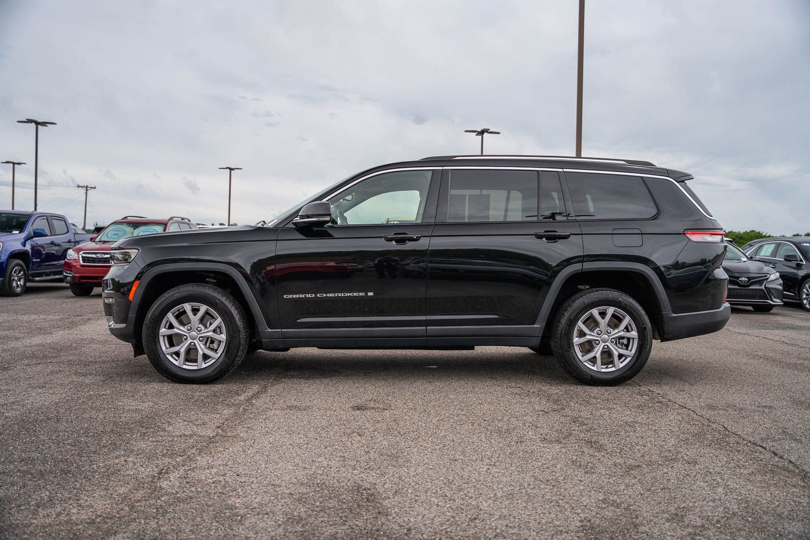 Used 2021 Jeep Grand Cherokee L Limited AWD/4WD image 5