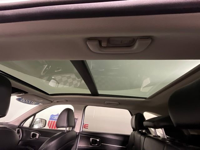 Used 2025 Kia Sorento S w/ Panoramic Sunroof Package image 21