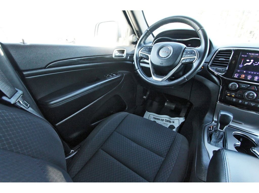 Used 2020 Jeep Grand Cherokee Laredo w/ 18" Wheel & 8.4" Radio Group image 10