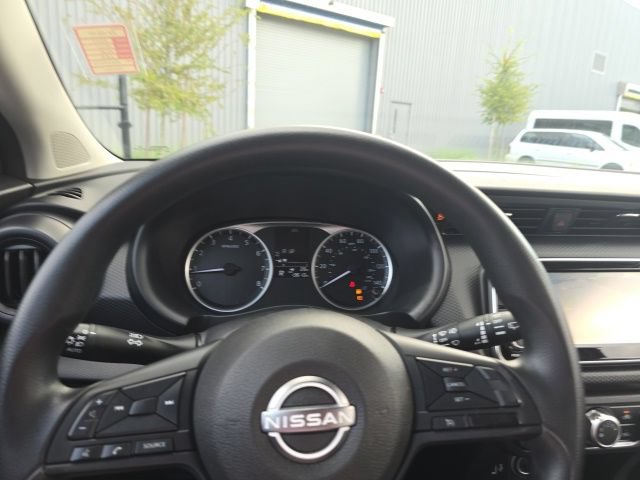 Used 2023 Nissan Kicks S FWD image 15